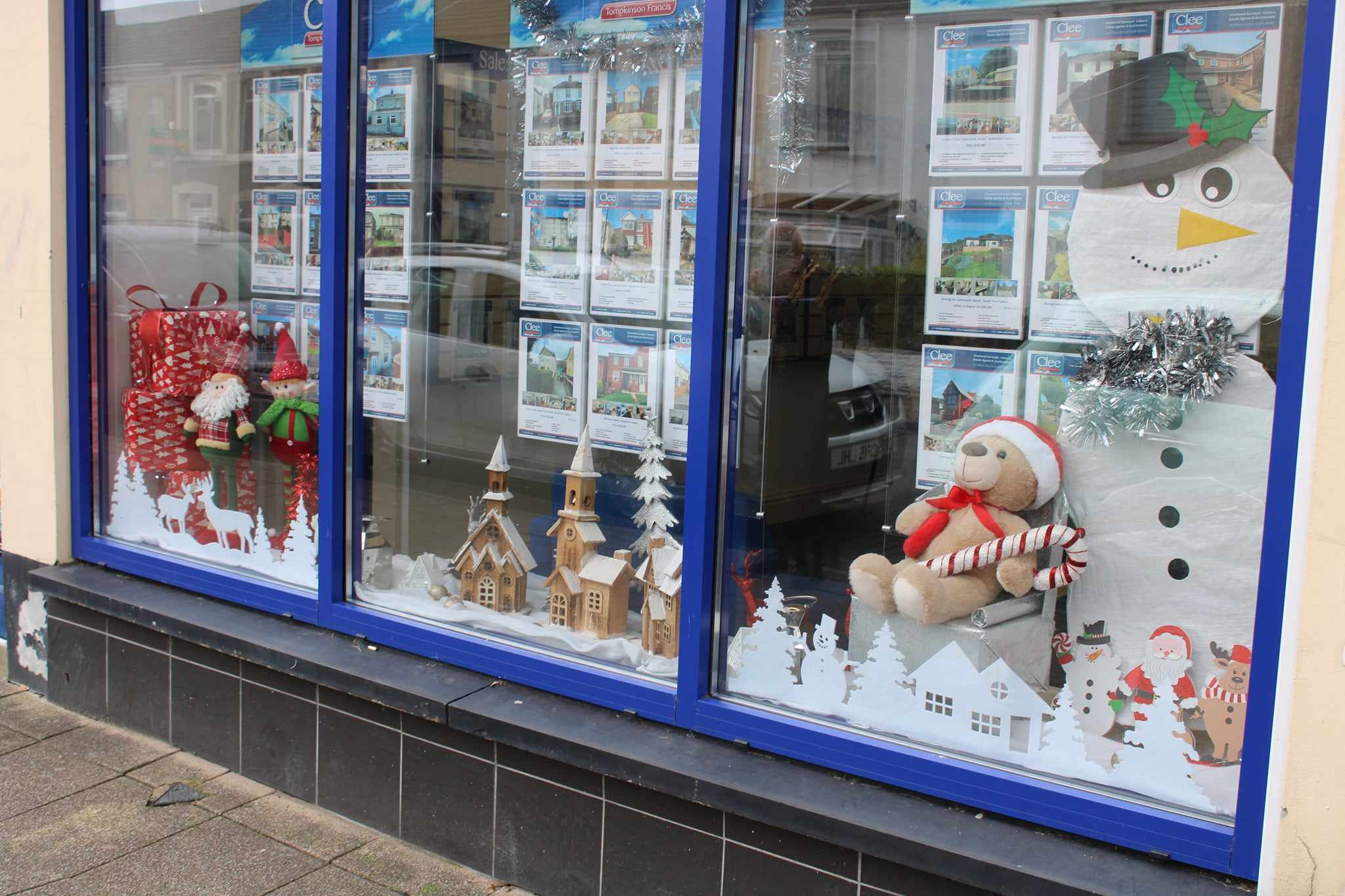 Clees Christmas Window, snowman painted on, teddys and a snow scene