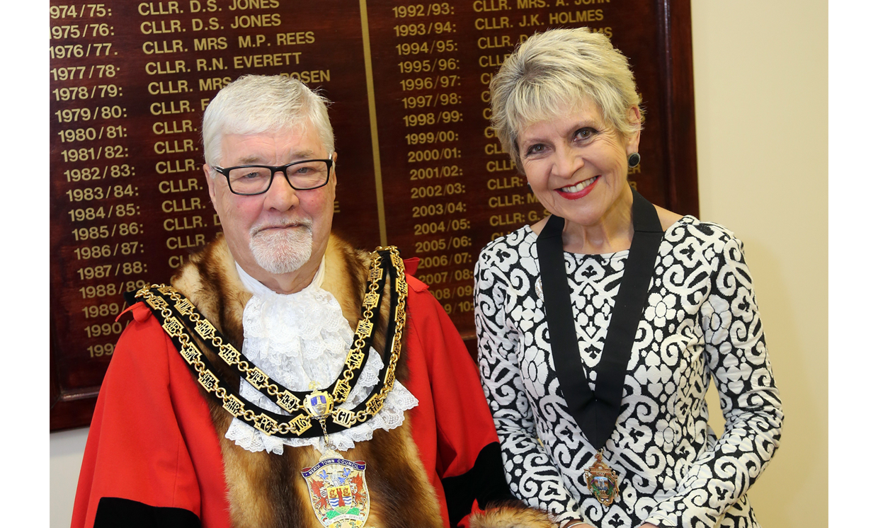 A Message for the children who entered the Christmas Card Competition from Neath Town Mayor & Mayoress